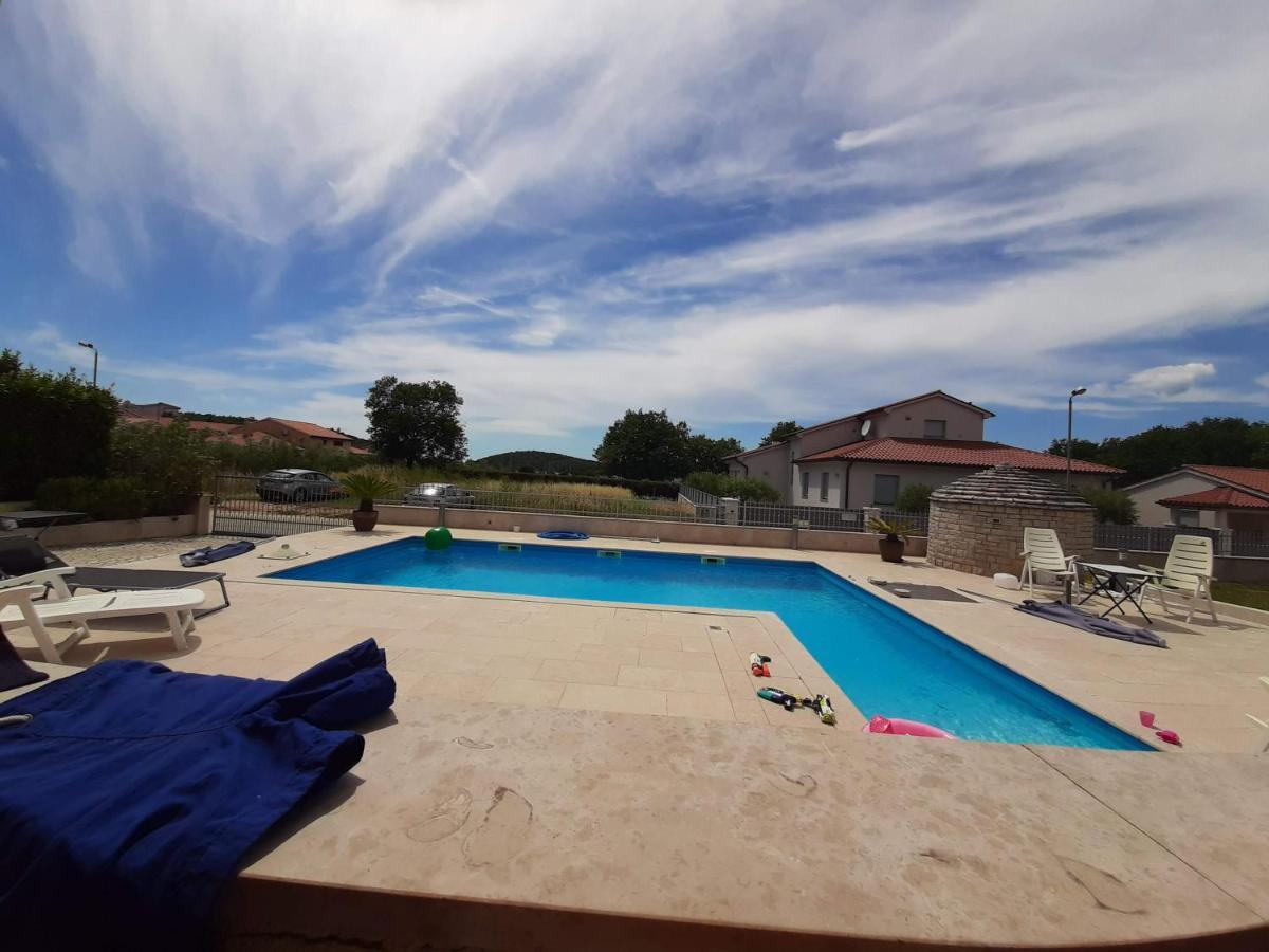 באניולה Nice, Cosy Studio Apartment With Shared Outdoor Pool מראה חיצוני תמונה