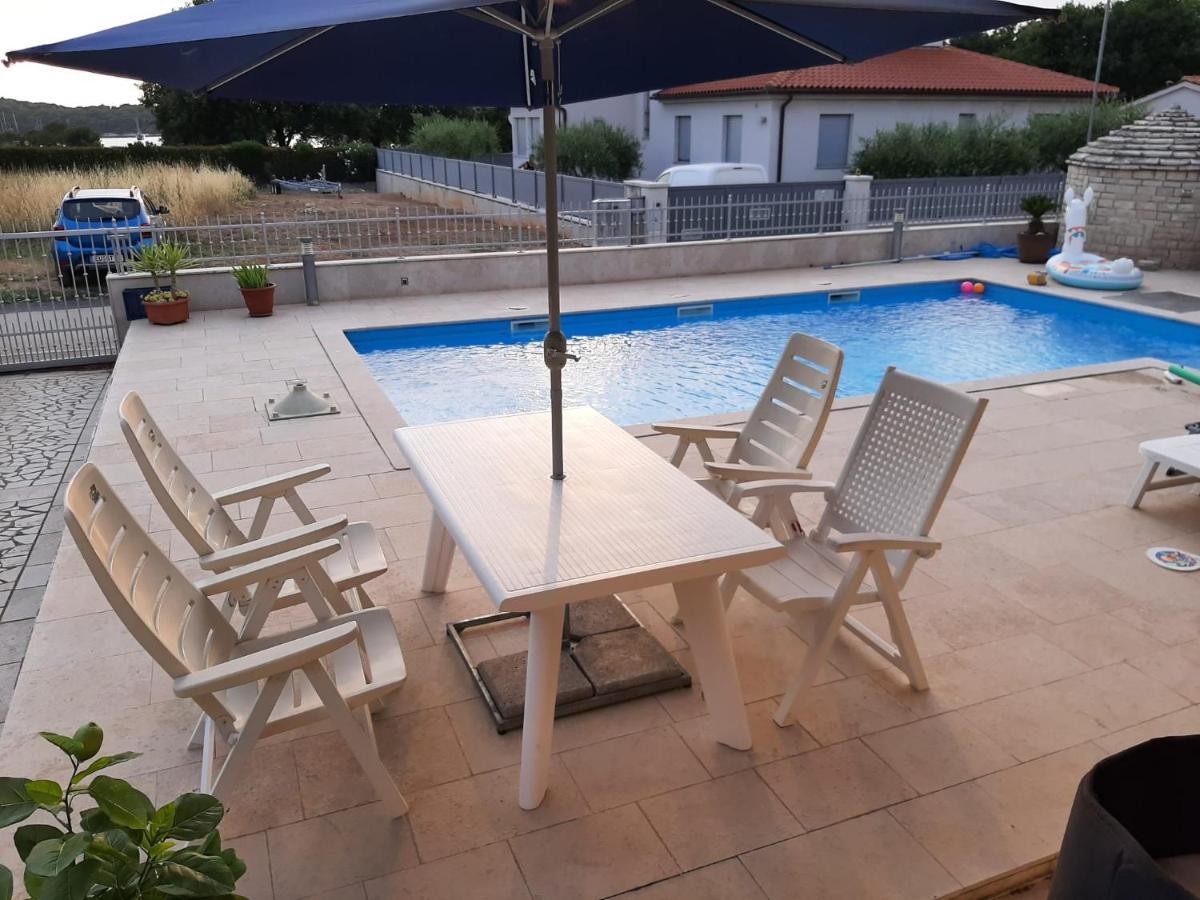 באניולה Nice, Cosy Studio Apartment With Shared Outdoor Pool מראה חיצוני תמונה